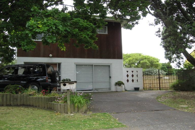 Photo of property in 17 Waterlea Avenue, Mangere Bridge, Auckland, 2022