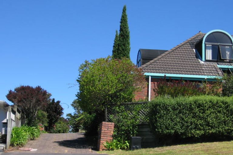Photo of property in 3/2 Dallinghoe Crescent, Milford, Auckland, 0620