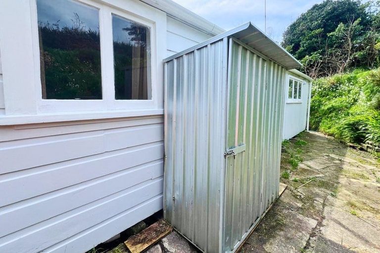 Photo of property in 1 Titahi Bay Road, Porirua City Centre, Porirua, 5022