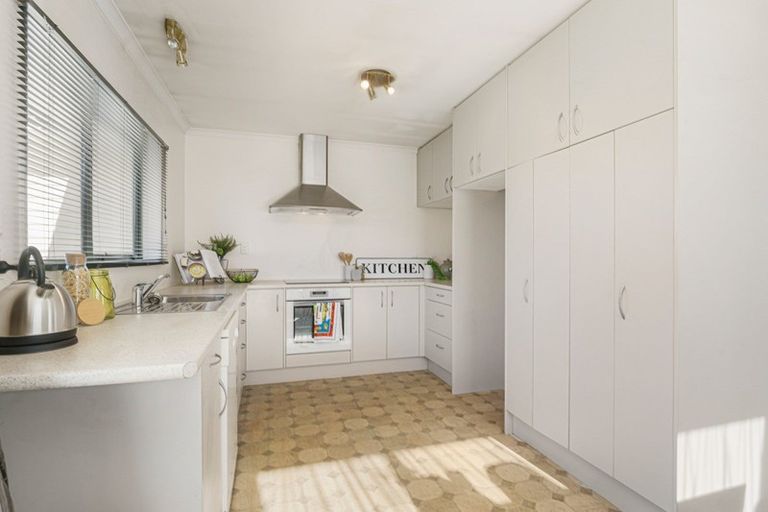 Photo of property in 6 Waihurihia Street, Otaki, 5512