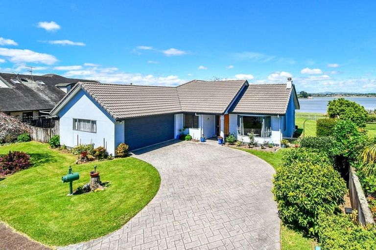 Photo of property in 21 Crannich Place, Wattle Downs, Auckland, 2103