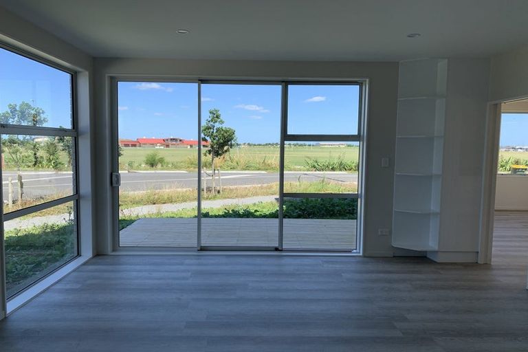 Photo of property in 2 Softwood Avenue, Takanini, 2110