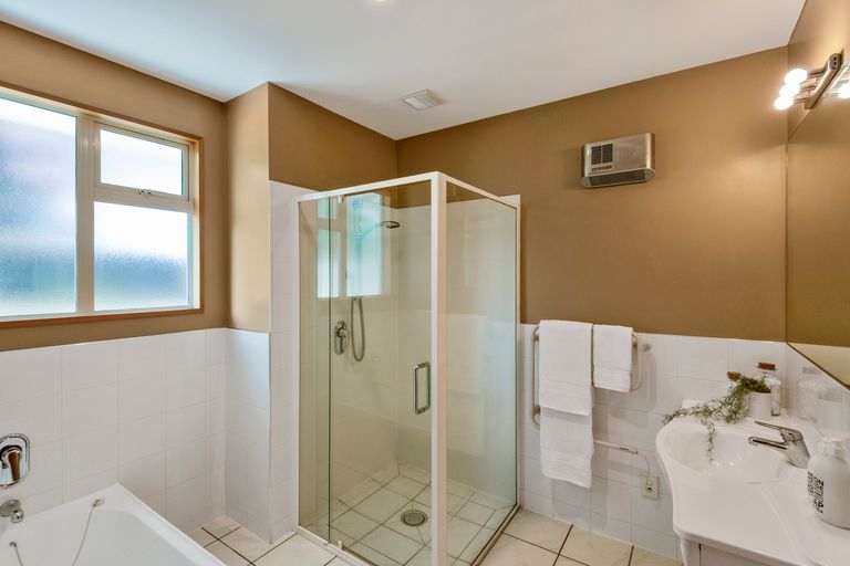 Photo of property in 31b Sandwich Road, Beckenham, Christchurch, 8023