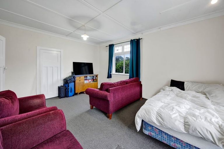 Photo of property in 180 Tasman Street, Opunake, 4616