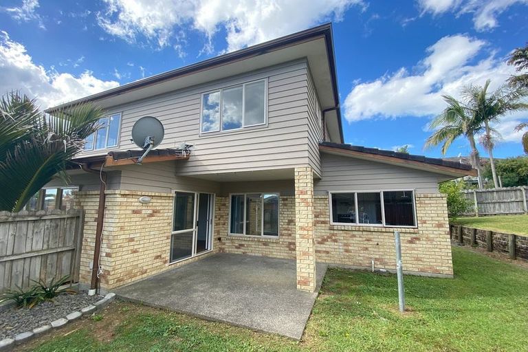 Photo of property in 12 Neaptide Close, Red Beach, 0932