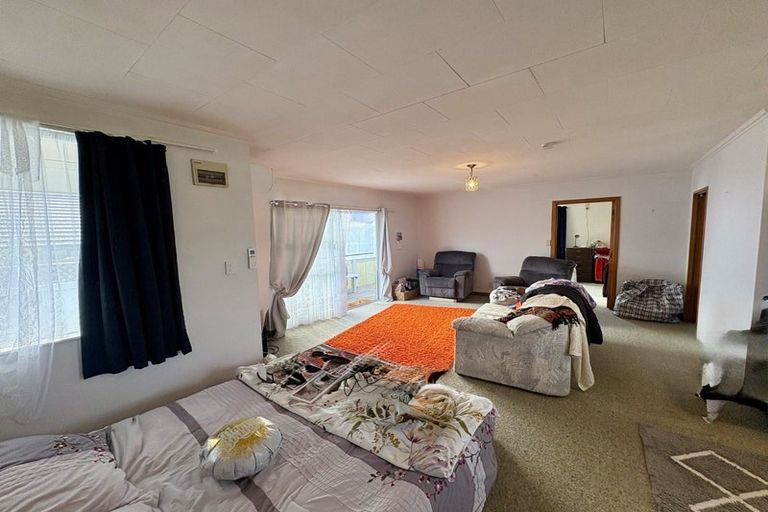 Photo of property in 48 Peel Street, Westport, 7825
