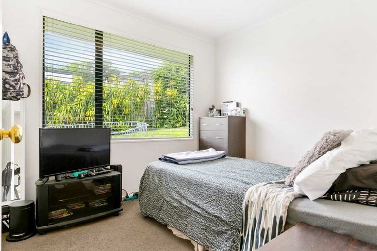 Photo of property in 32 Hewlett Road, Massey, Auckland, 0614