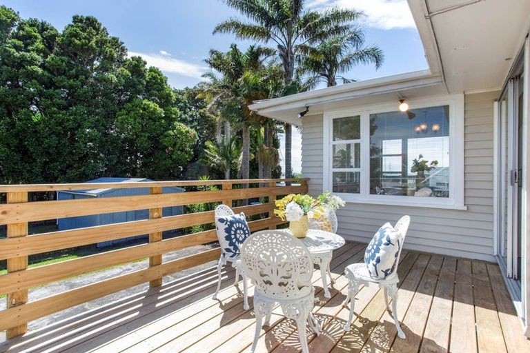 Photo of property in 10 Covil Avenue, Te Atatu South, Auckland, 0610