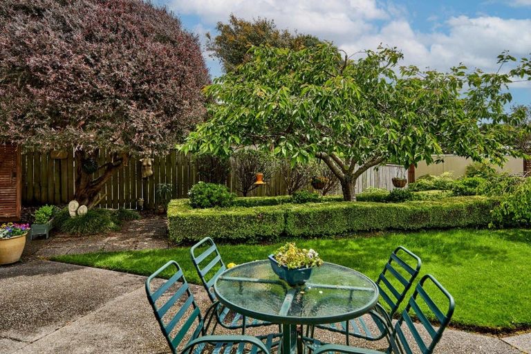 Photo of property in 98 Samwell Drive, Whitby, Porirua, 5024