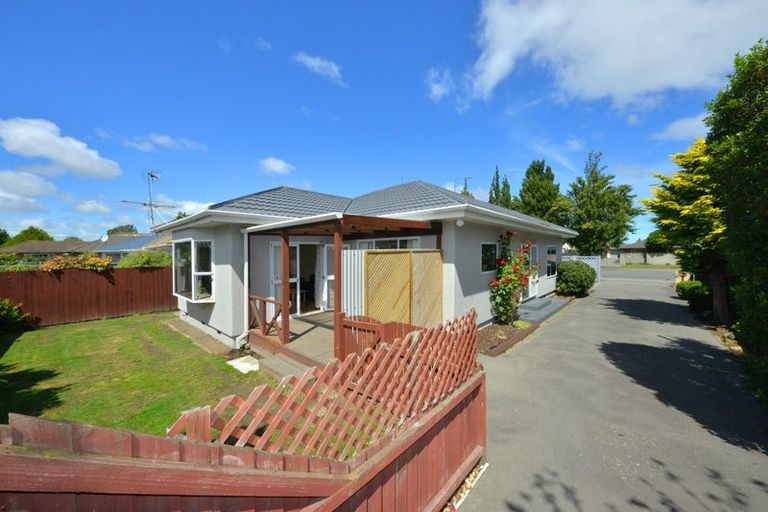 Photo of property in 104 Yaldhurst Road, Sockburn, Christchurch, 8042