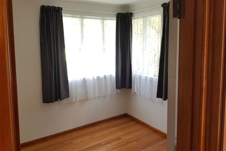 Photo of property in 4 Pomelo Road, Te Atatu South, Auckland, 0610