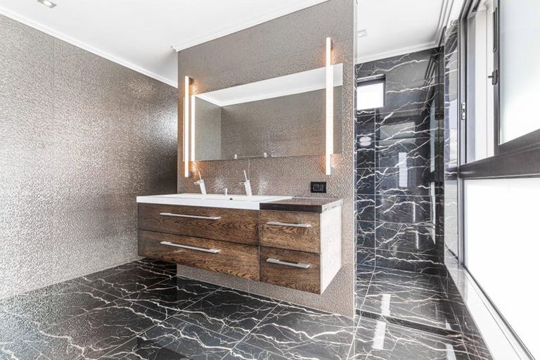 Photo of property in 3 Mansion Court, West Harbour, Auckland, 0618