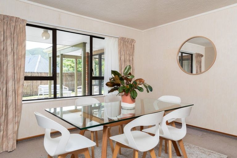 Photo of property in 46 Burbank Crescent, Churton Park, Wellington, 6037