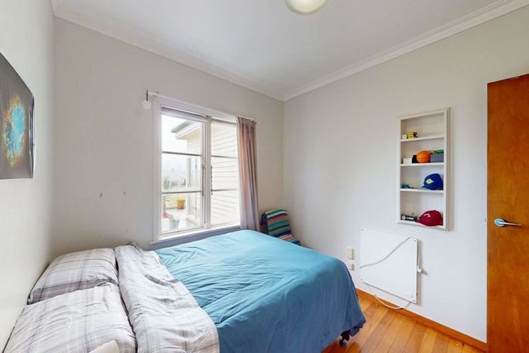 Photo of property in 88 Nevay Road, Karaka Bays, Wellington, 6022