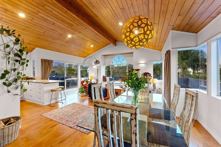 Photo of property in 2/962 Beach Road, Torbay, Auckland, 0630