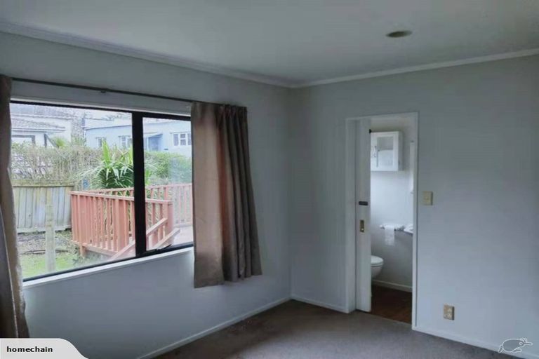 Photo of property in 64a Lynwood Road, New Lynn, Auckland, 0600