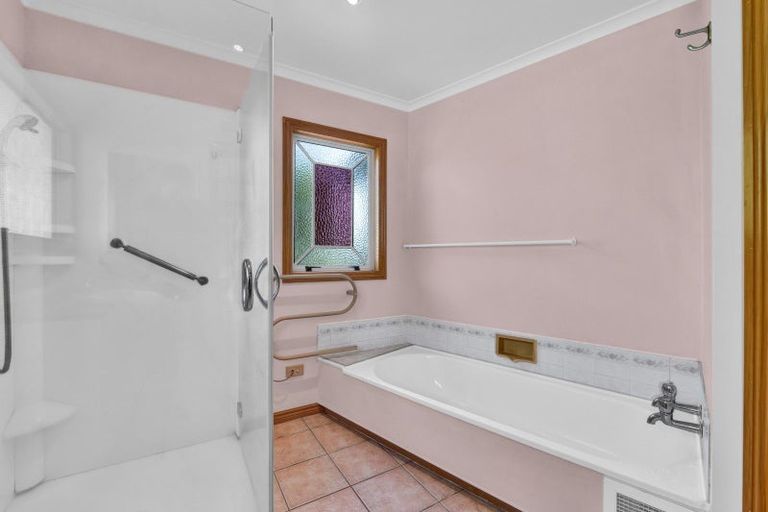 Photo of property in 64 Waiwaka Terrace, Strandon, New Plymouth, 4312