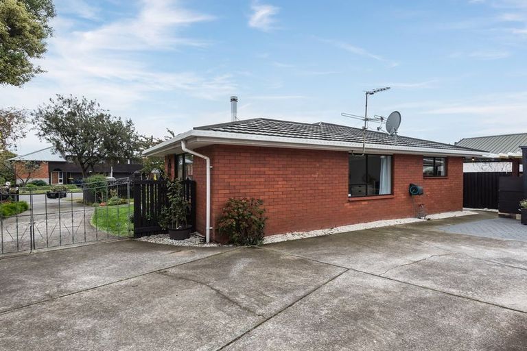 Photo of property in 18 Lowry Avenue, Redwood, Christchurch, 8051