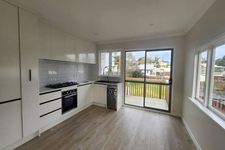 Photo of property in 5 Lane Road, Weymouth, Auckland, 2103