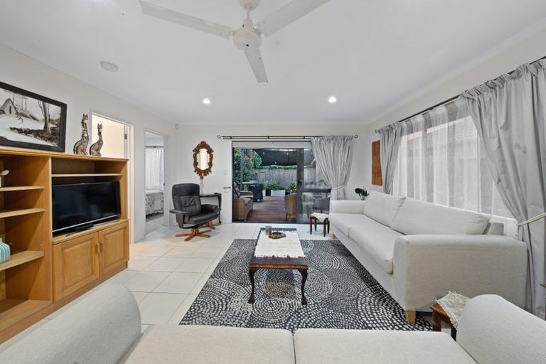 Photo of property in 3 Bezar Place, Flat Bush, Auckland, 2016