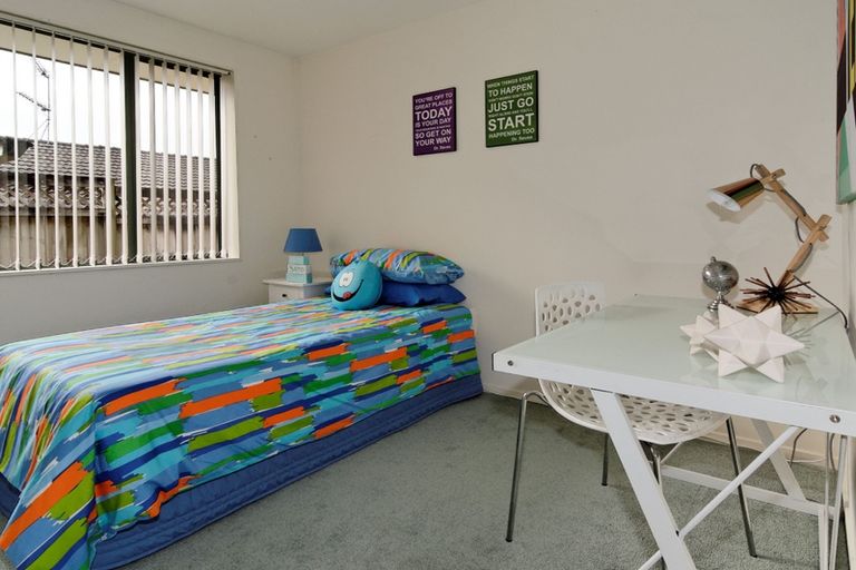 Photo of property in 4 Copplestone Place, New Lynn, Auckland, 0600