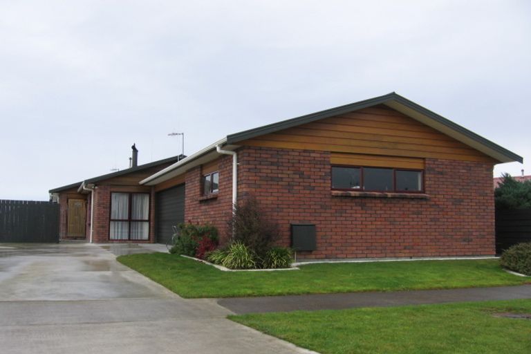 Photo of property in 45 Peppertree Glade, Kelvin Grove, Palmerston North, 4414
