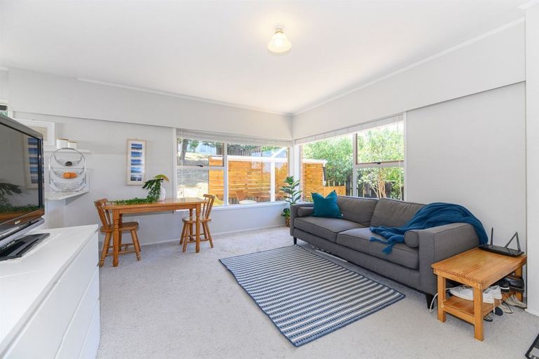 Photo of property in 2/54 Ayton Drive, Totara Vale, Auckland, 0629