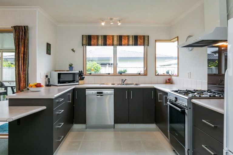 Photo of property in 18b Knightsbridge Place, Taradale, Napier, 4112