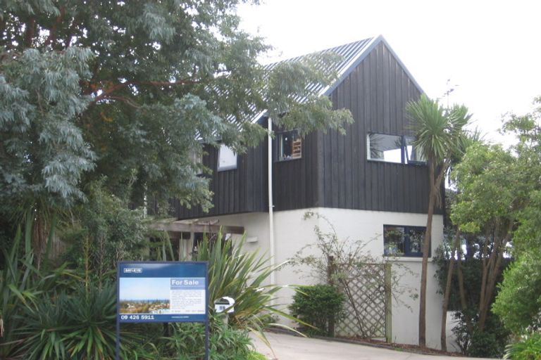 Photo of property in 19 Orewa Heights Crescent, Orewa, 0931