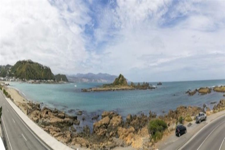 Photo of property in 330 The Esplanade, Island Bay, Wellington, 6023