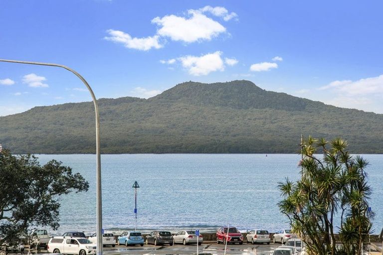 Photo of property in 5c The Promenade, Takapuna, Auckland, 0622