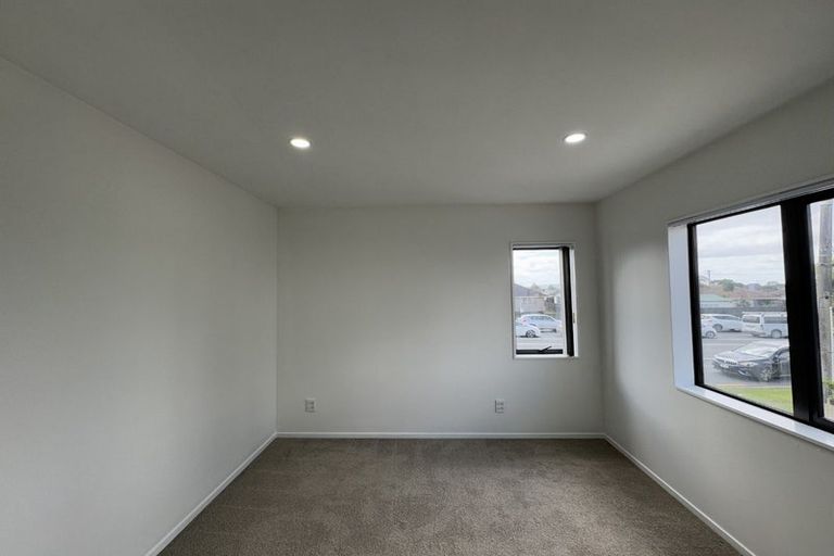 Photo of property in 466a Massey Road, Mangere East, Auckland, 2024