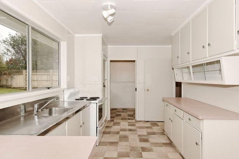 Photo of property in 19 Helleur Road, Massey, Auckland, 0614