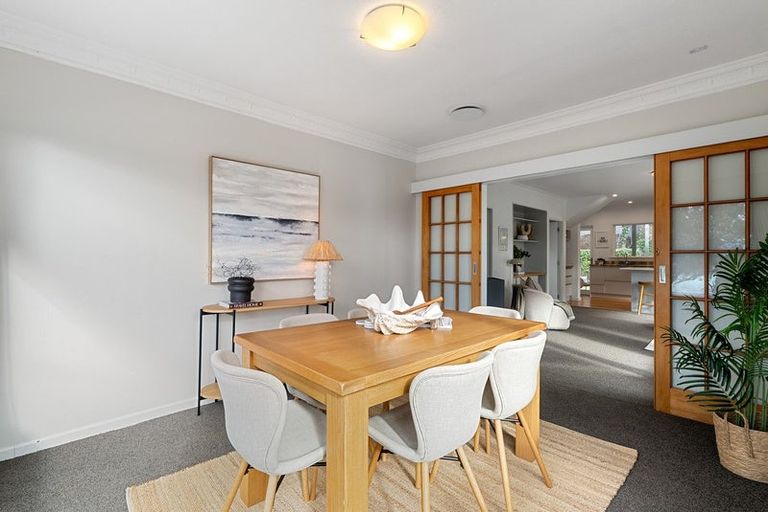Photo of property in 318 Queens Drive, Lyall Bay, Wellington, 6022