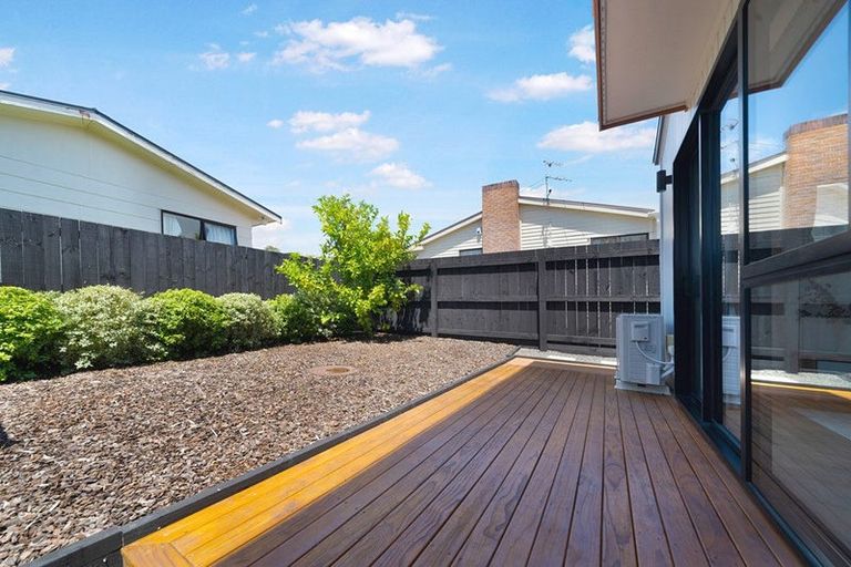 Photo of property in 7/17 Rewarewa Road, Te Atatu Peninsula, Auckland, 0610