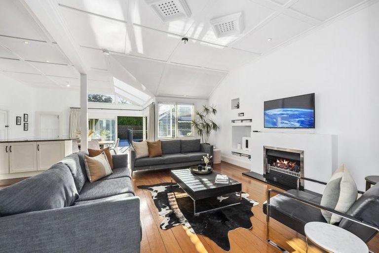 Photo of property in 8 Tiri Road, Milford, Auckland, 0620