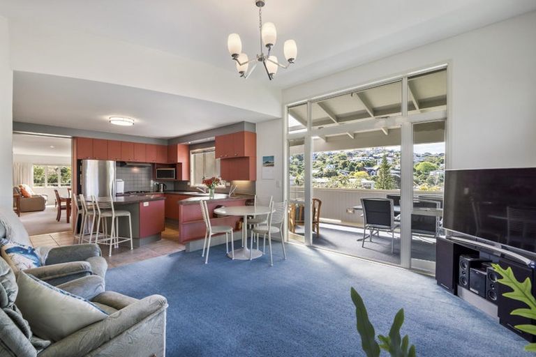 Photo of property in 38 Saddleback Rise, Murrays Bay, Auckland, 0630