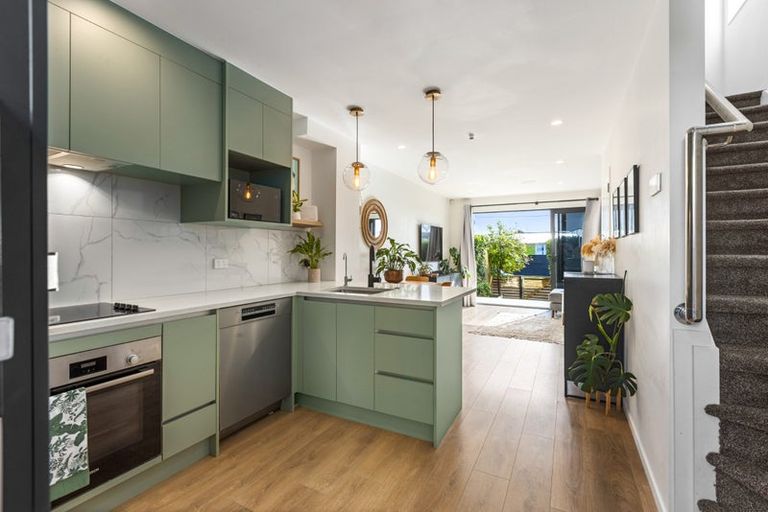 Photo of property in 1 Royal View Road, Te Atatu South, Auckland, 0610