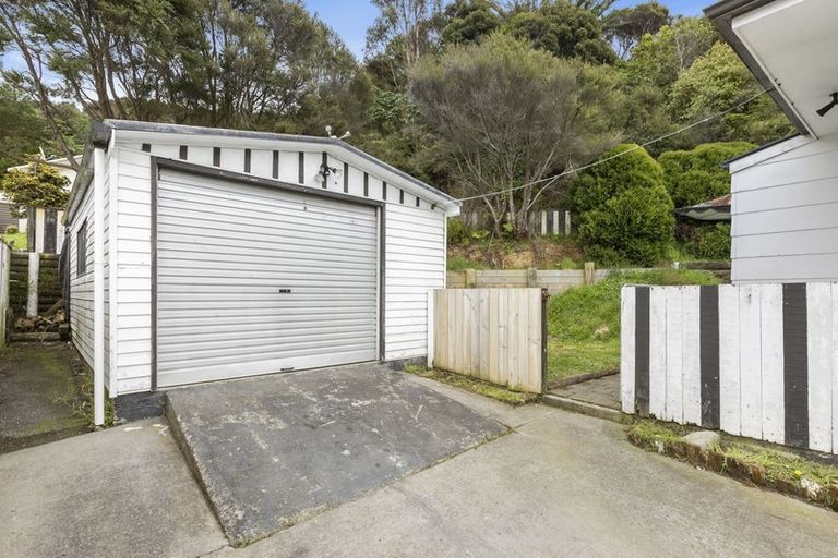 Photo of property in 33 Kairanga Crescent, Wainuiomata, Lower Hutt, 5014