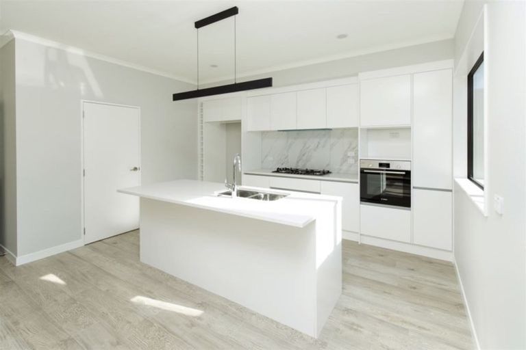 Photo of property in 104 Godfrey Drive, Orewa, 0931