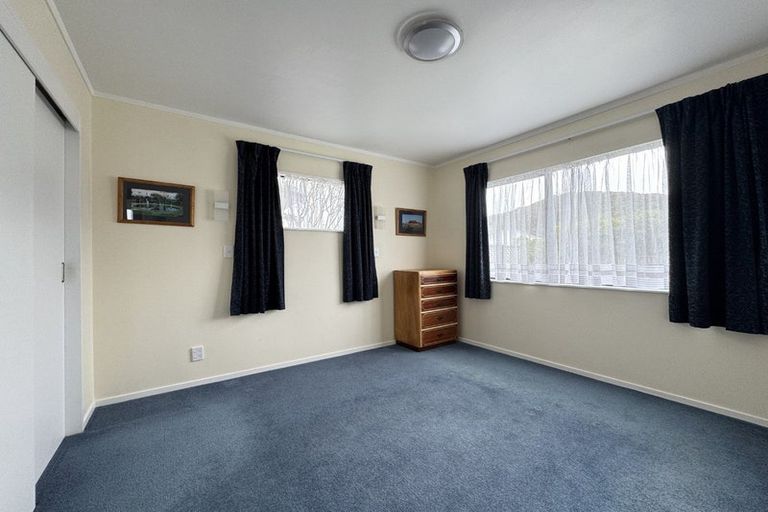 Photo of property in 16 Cathie Place, Karori, Wellington, 6012