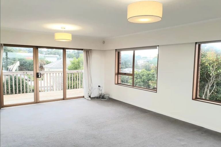 Photo of property in 27 Noeleen Street, Glenfield, Auckland, 0629