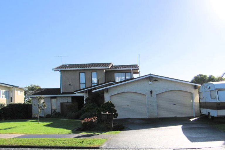 Photo of property in 21 Fielding Crescent, Farm Cove, Auckland, 2012