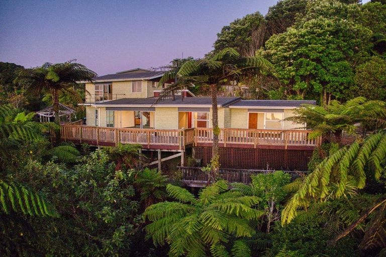 Photo of property in 20 Weenink Road, Karoro, Greymouth, 7805