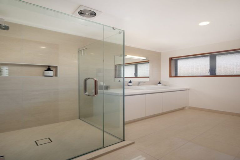 Photo of property in 2/47 Aberfeldy Avenue, Highland Park, Auckland, 2010
