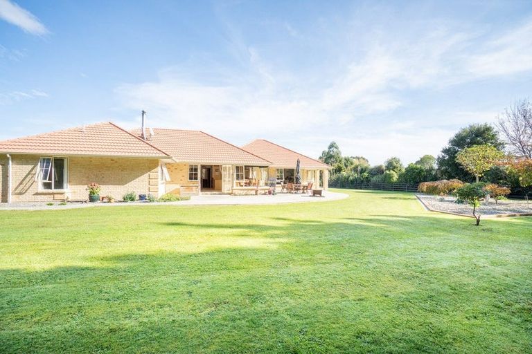 Photo of property in 50 Waicola Drive, Fitzherbert, Palmerston North, 4471