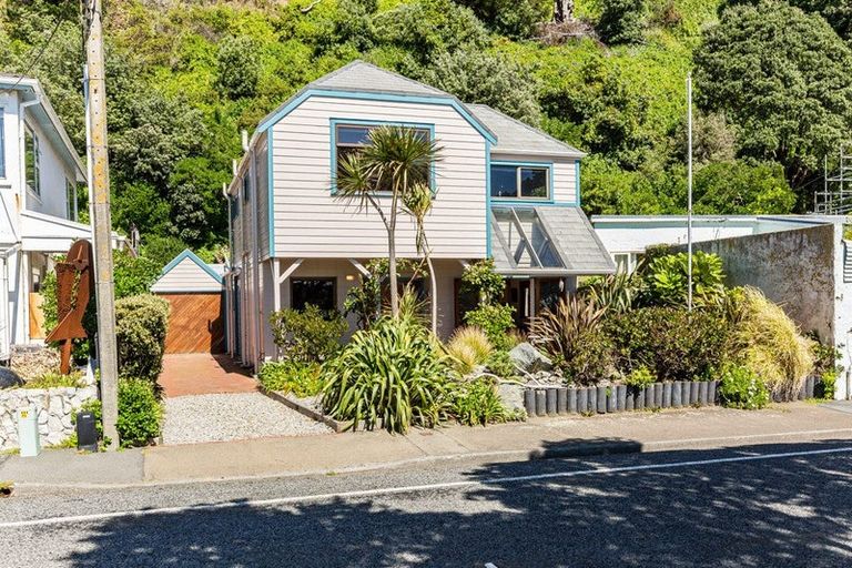Photo of property in 146 Breaker Bay Road, Breaker Bay, Wellington, 6022