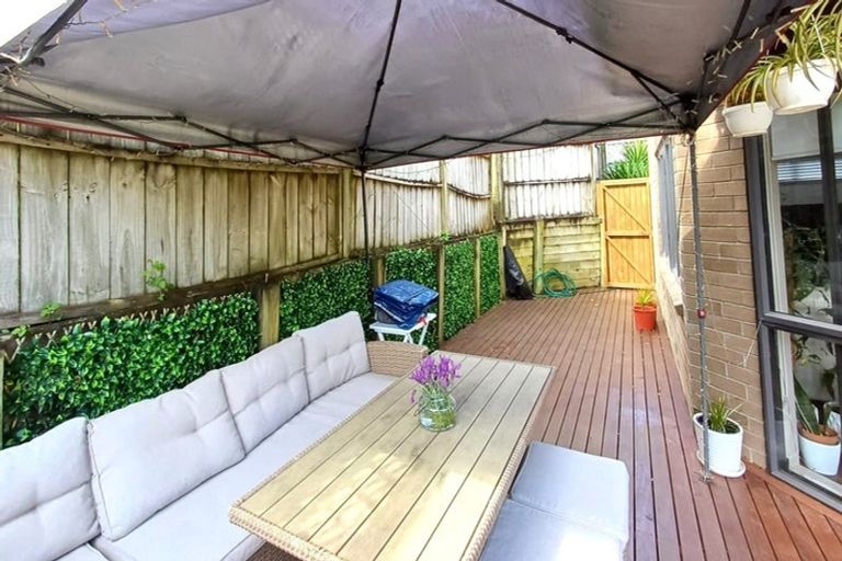 Photo of property in 37 Fields Parade, Oteha, Auckland, 0632