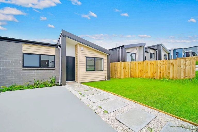 Photo of property in 24a Poruru Close, Papakura, 2110