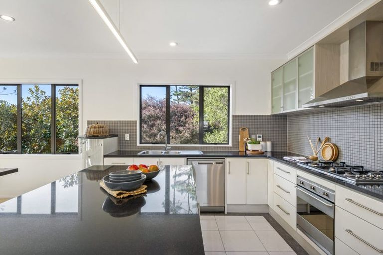 Photo of property in 14 Durbin Court, Greenhithe, Auckland, 0632